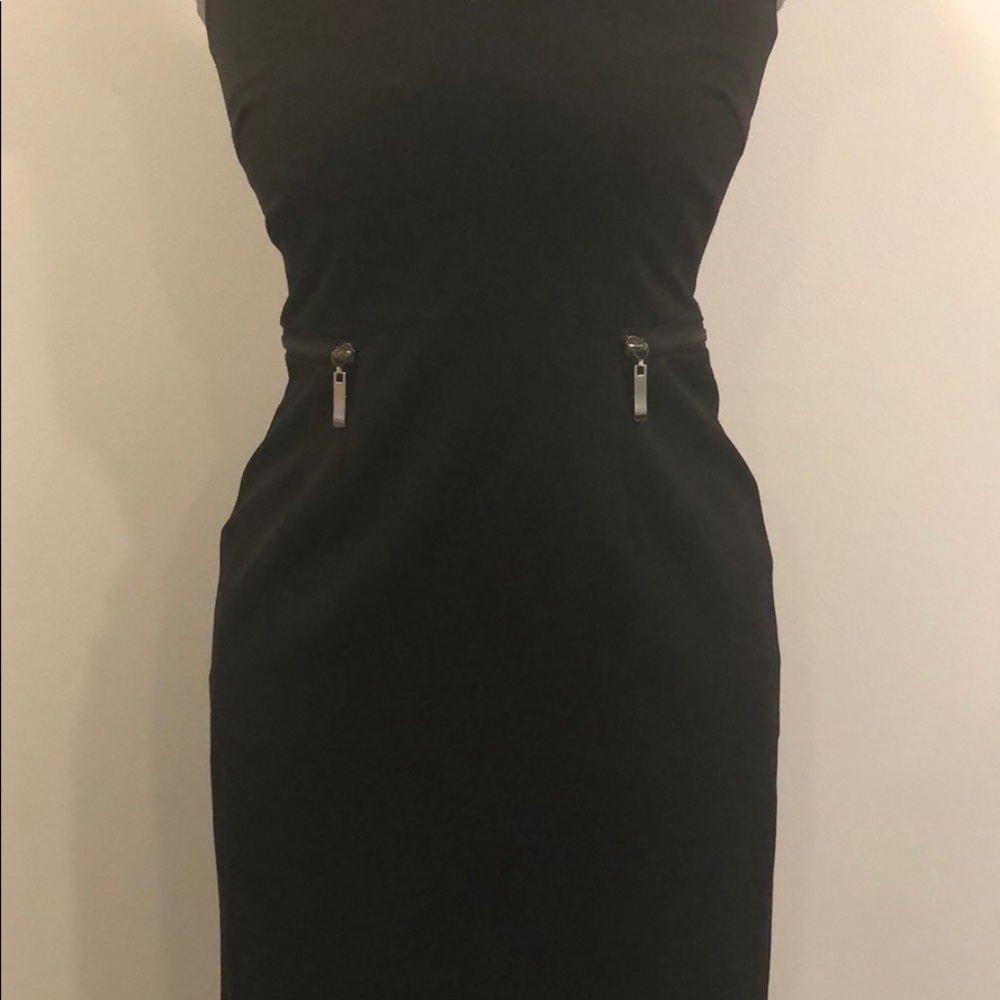 Centre Ville Black V Neck Fitted Sleeveless Dress View 2